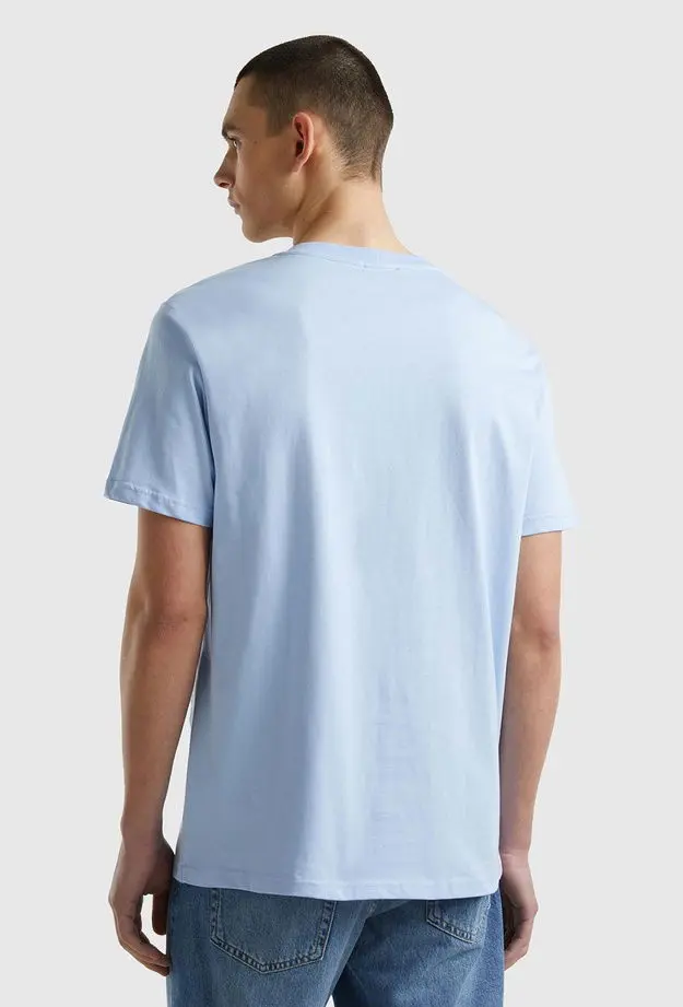 Erkek Açık Mavi %100 Koton Benetton Logolu Bisiklet Yaka T-Shirt