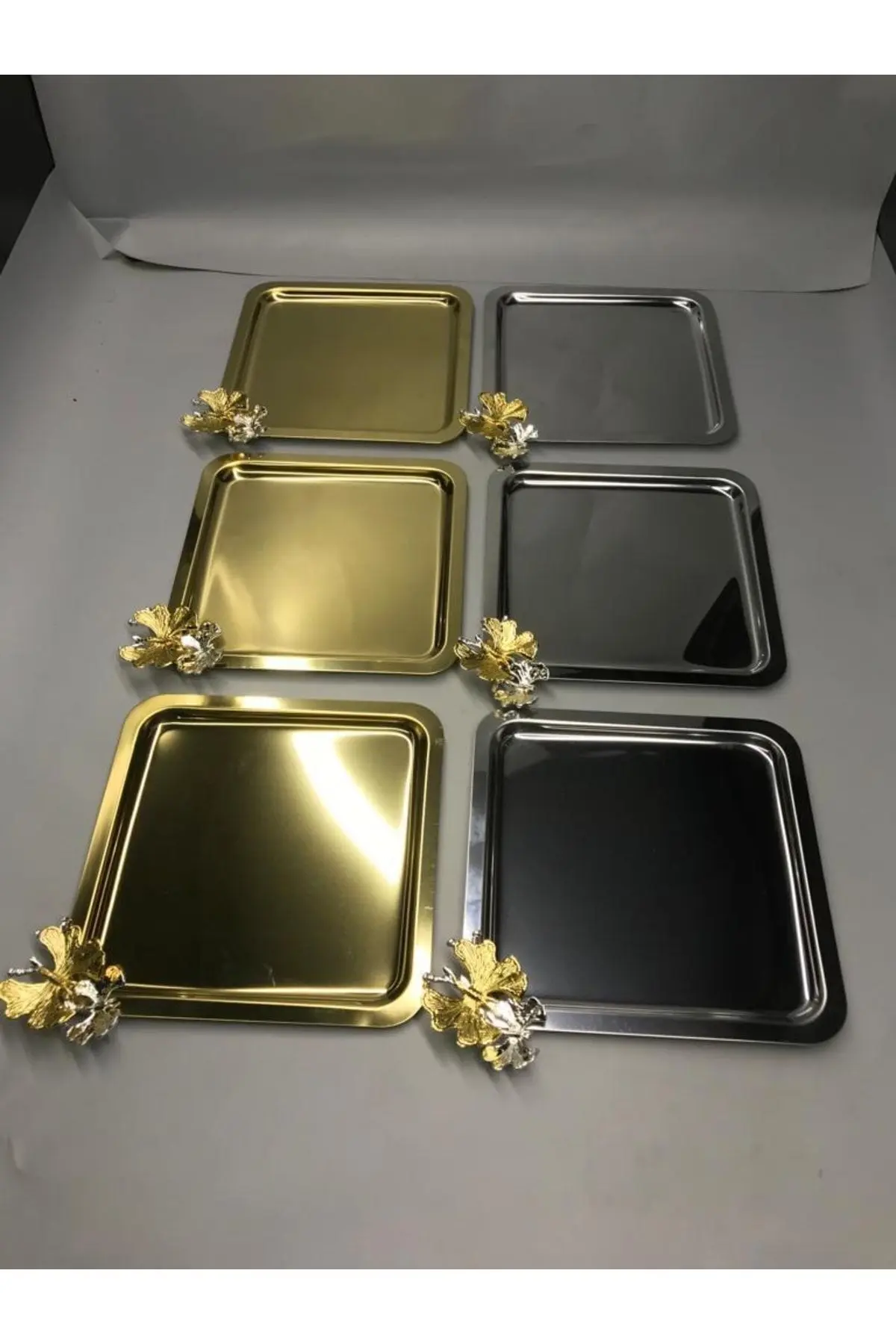 Mira züccaciye 2 Farklı Renkte Kare Lüx Kelebek Aksesuarlı 3 Gold,3 Gümüş Paslanmaz Çelik Kahve,çay, Sunum Tepsisi