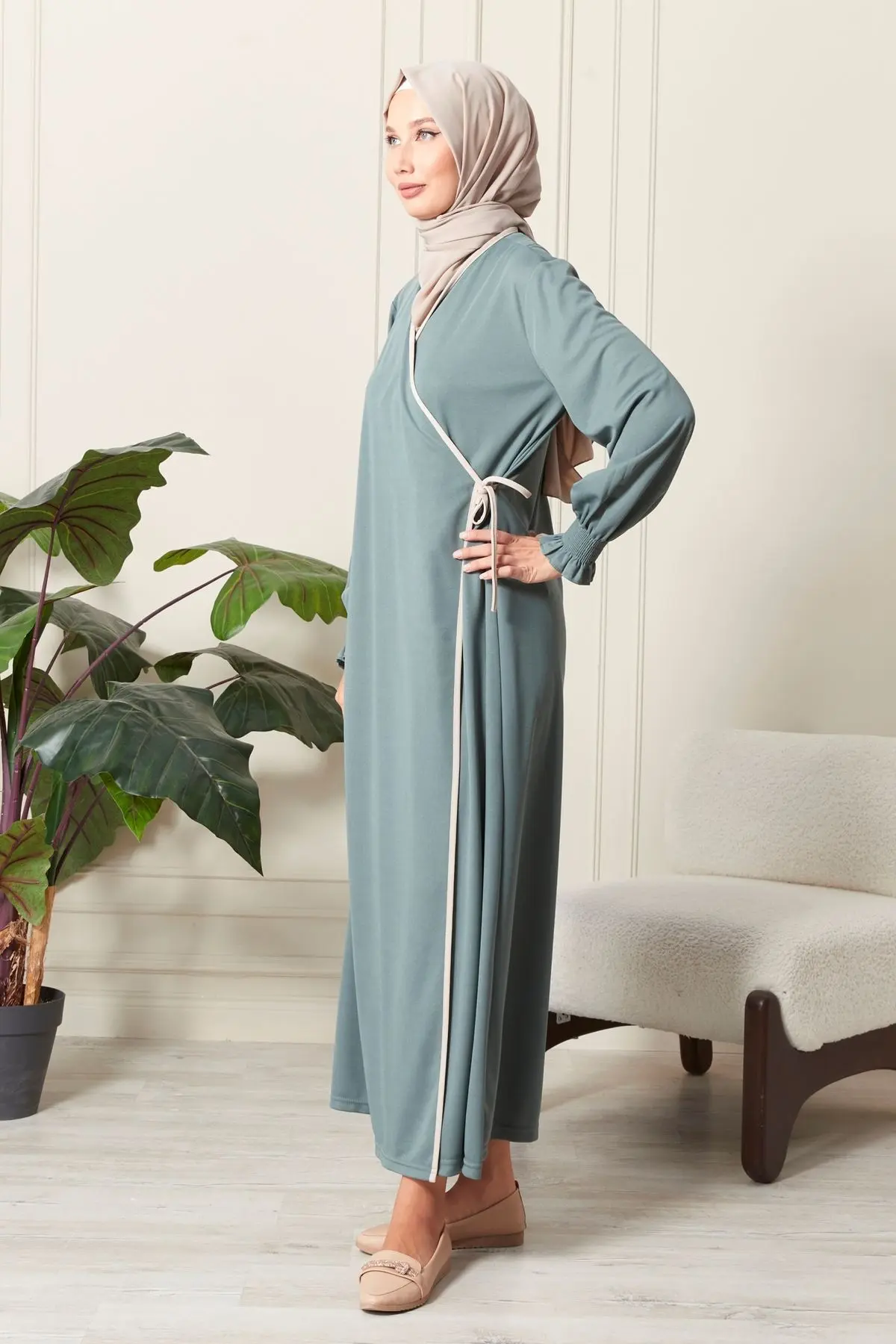 Kadın Kol Detaylı Kruvaze Yaka Biyeli Yandan Bağlamalı Namaz Elbisesi