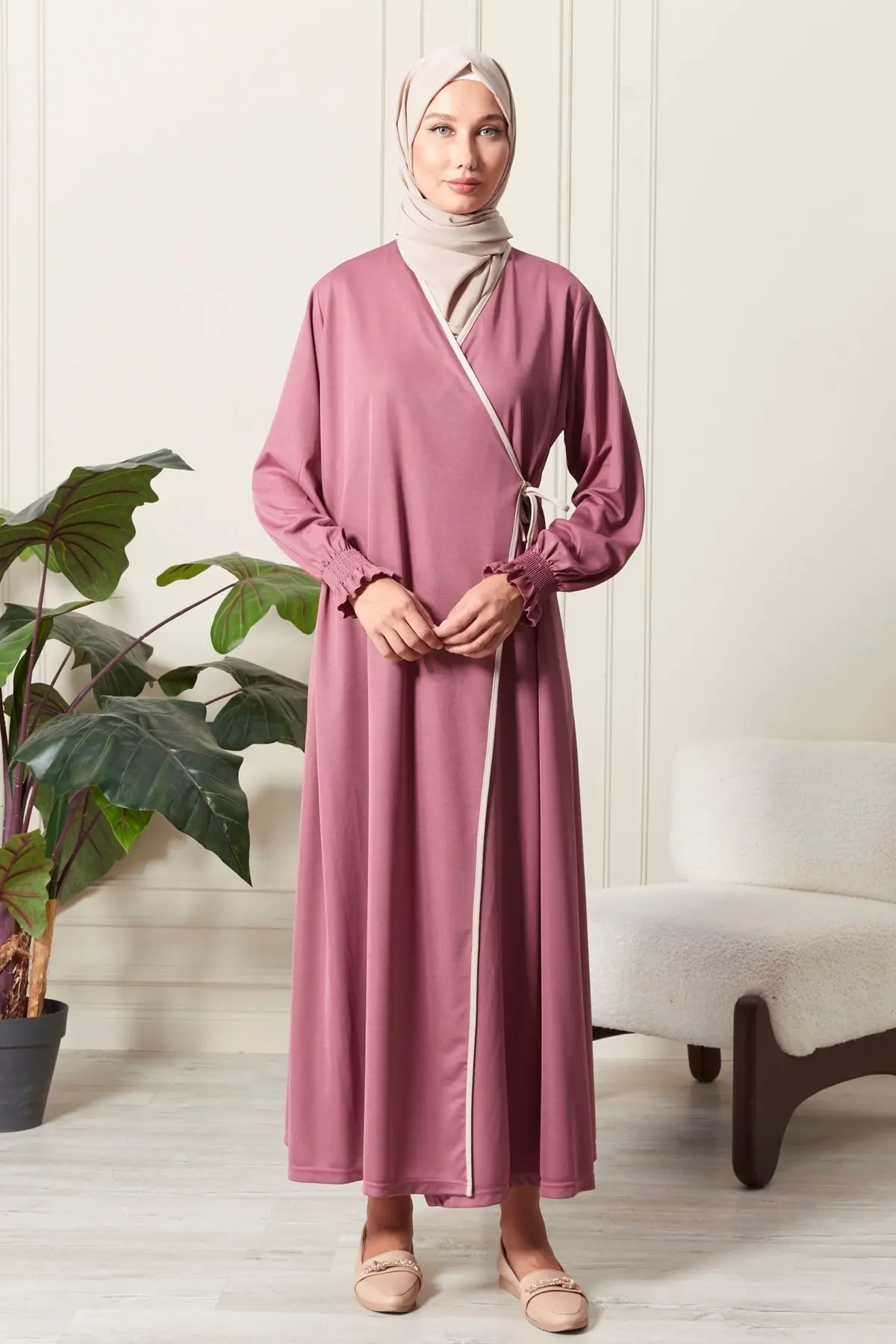 Kadın Kol Detaylı Kruvaze Yaka Biyeli Yandan Bağlamalı Namaz Elbisesi