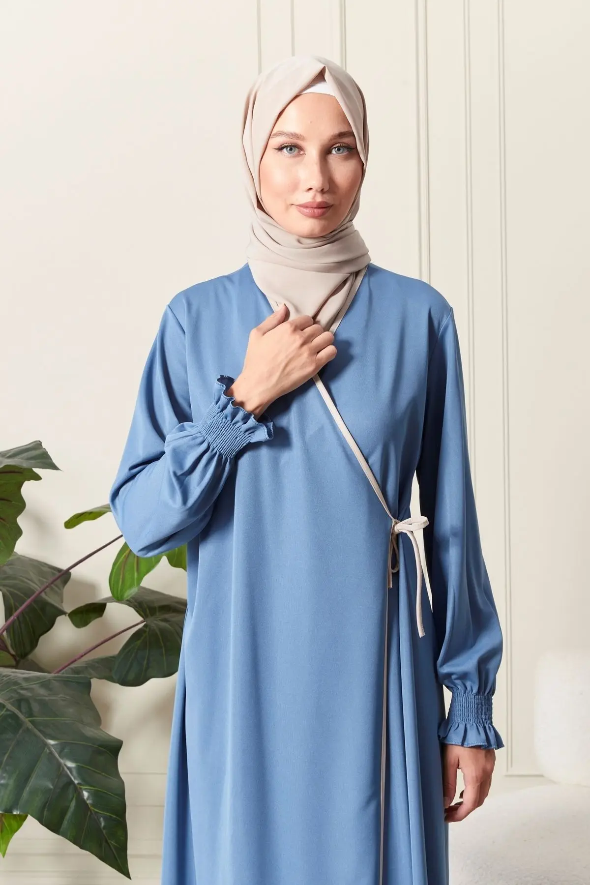 Kadın Kol Detaylı Kruvaze Yaka Biyeli Yandan Bağlamalı Namaz Elbisesi