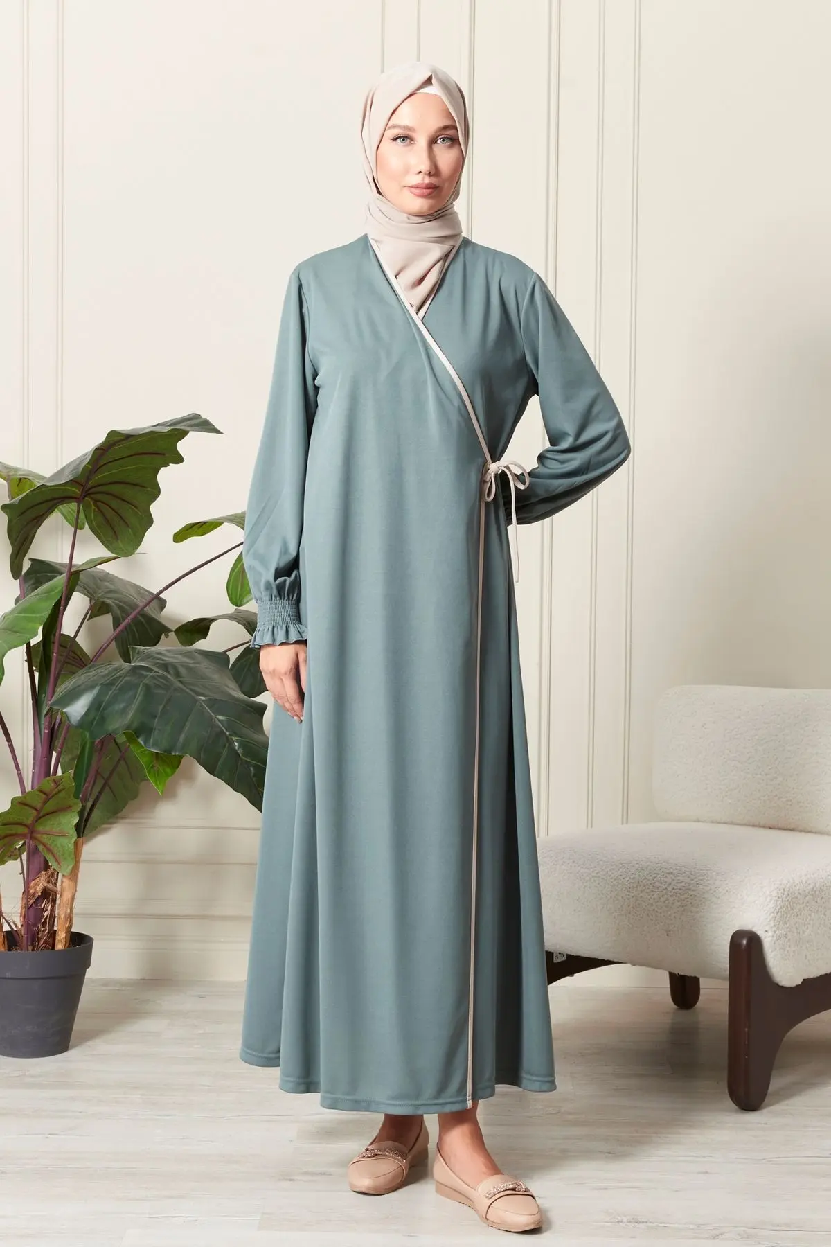 Kadın Kol Detaylı Kruvaze Yaka Biyeli Yandan Bağlamalı Namaz Elbisesi