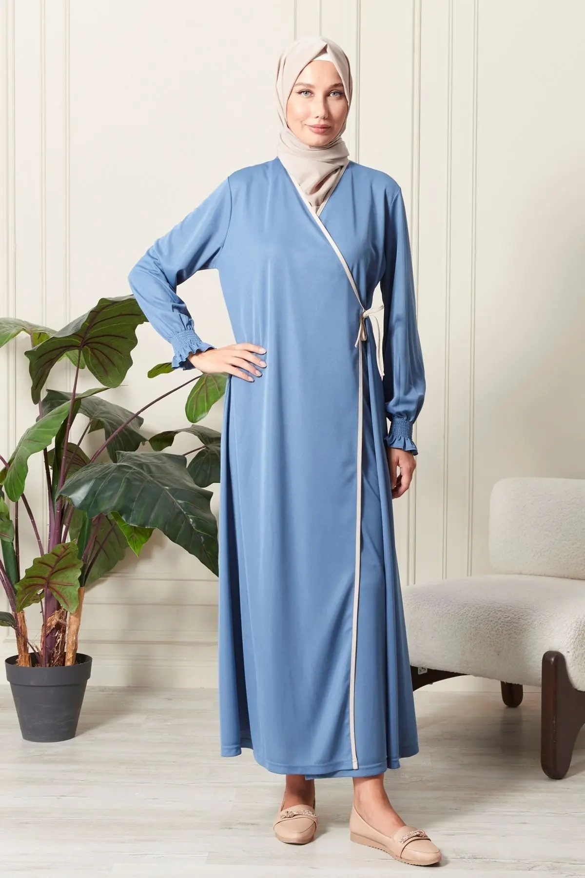 Kadın Kol Detaylı Kruvaze Yaka Biyeli Yandan Bağlamalı Namaz Elbisesi