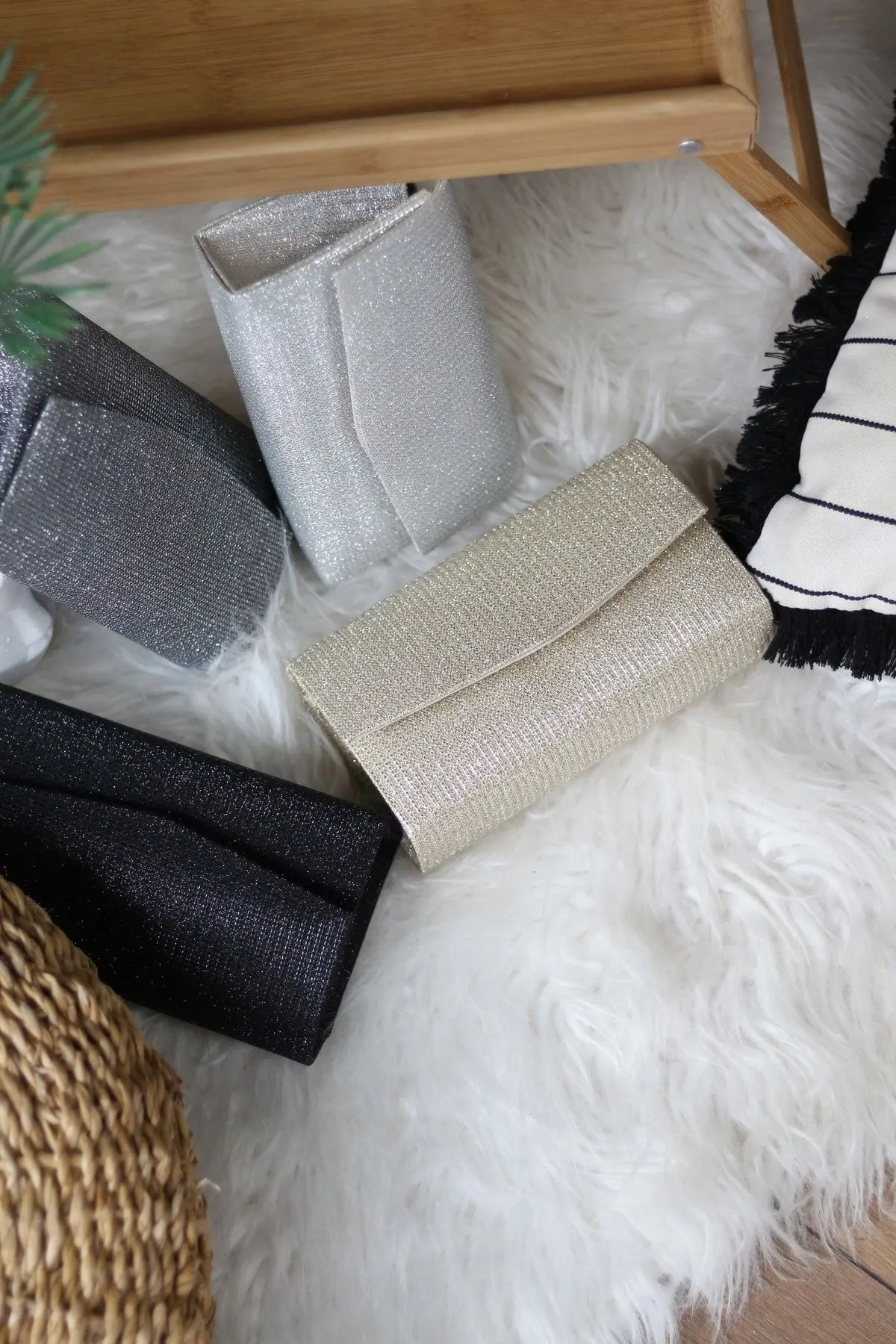 Kadın Simli Siyah Mini Kutu Omuz Çantası