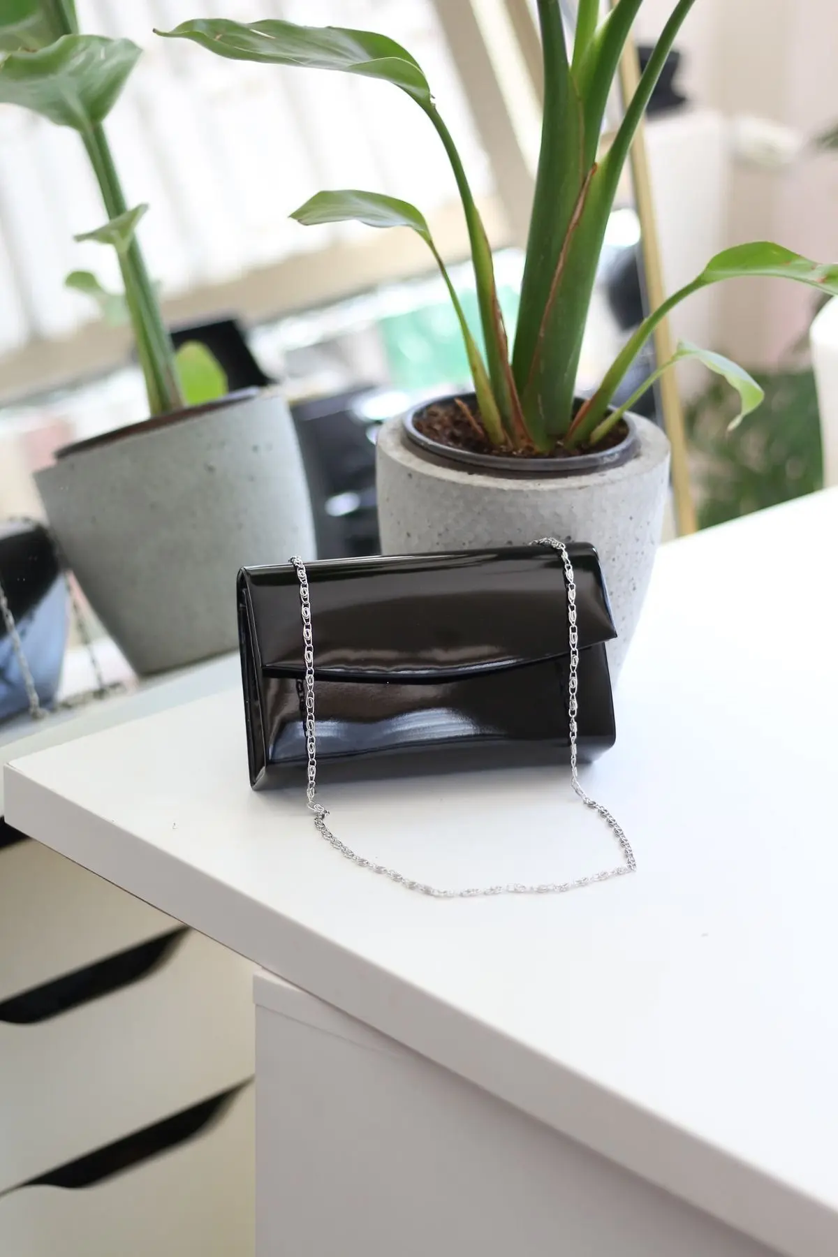 Kadın Rugan Siyah Mini Kutu Omuz Çantası