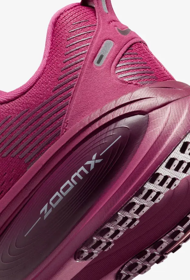 Nike Vomero 18 Kadın Kırmızı Koşu Ayakkabısı