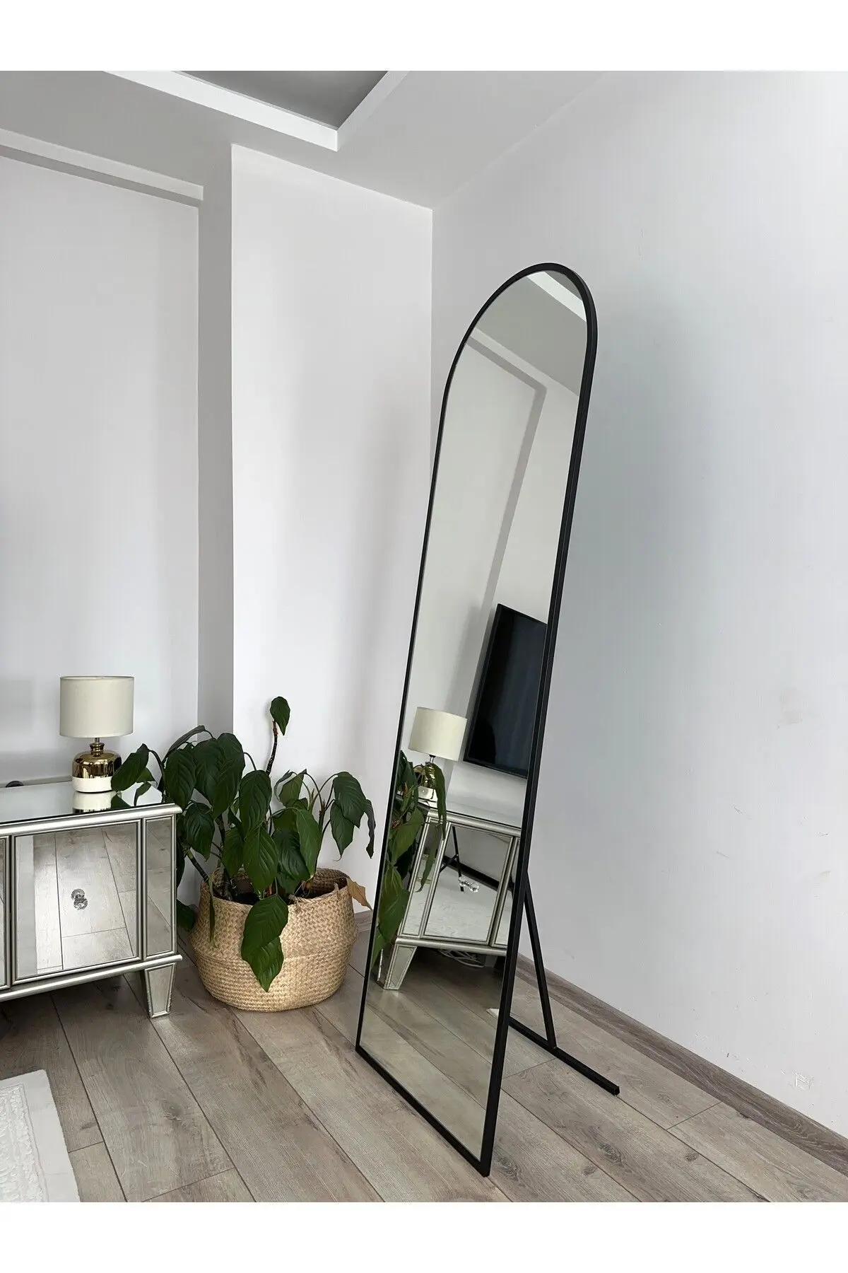 Siyah Metal Çerçeveli Ayaklı Oval Boy Aynası 180x60 Cm