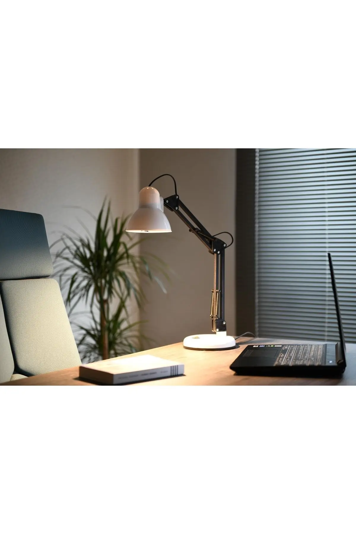 Akrobat Masa Lambası (beyaz)