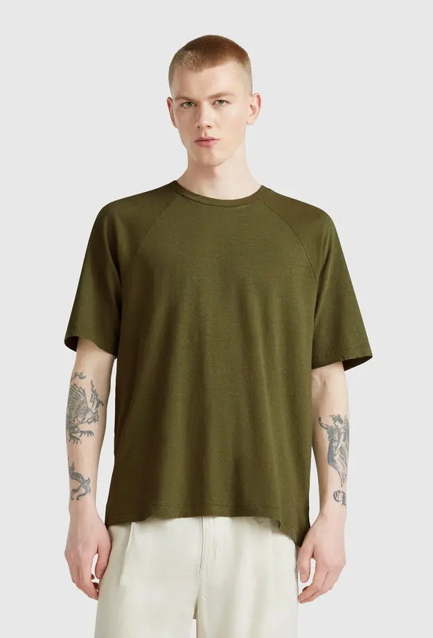 United Colors of Benetton Erkek Haki Pamuk ve Keten Karışımlı Reglan Kol Relax Fit T-Shirt