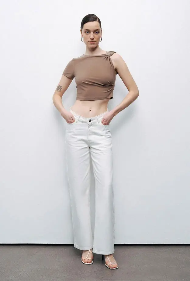 Burgu Detaylı Crop Top