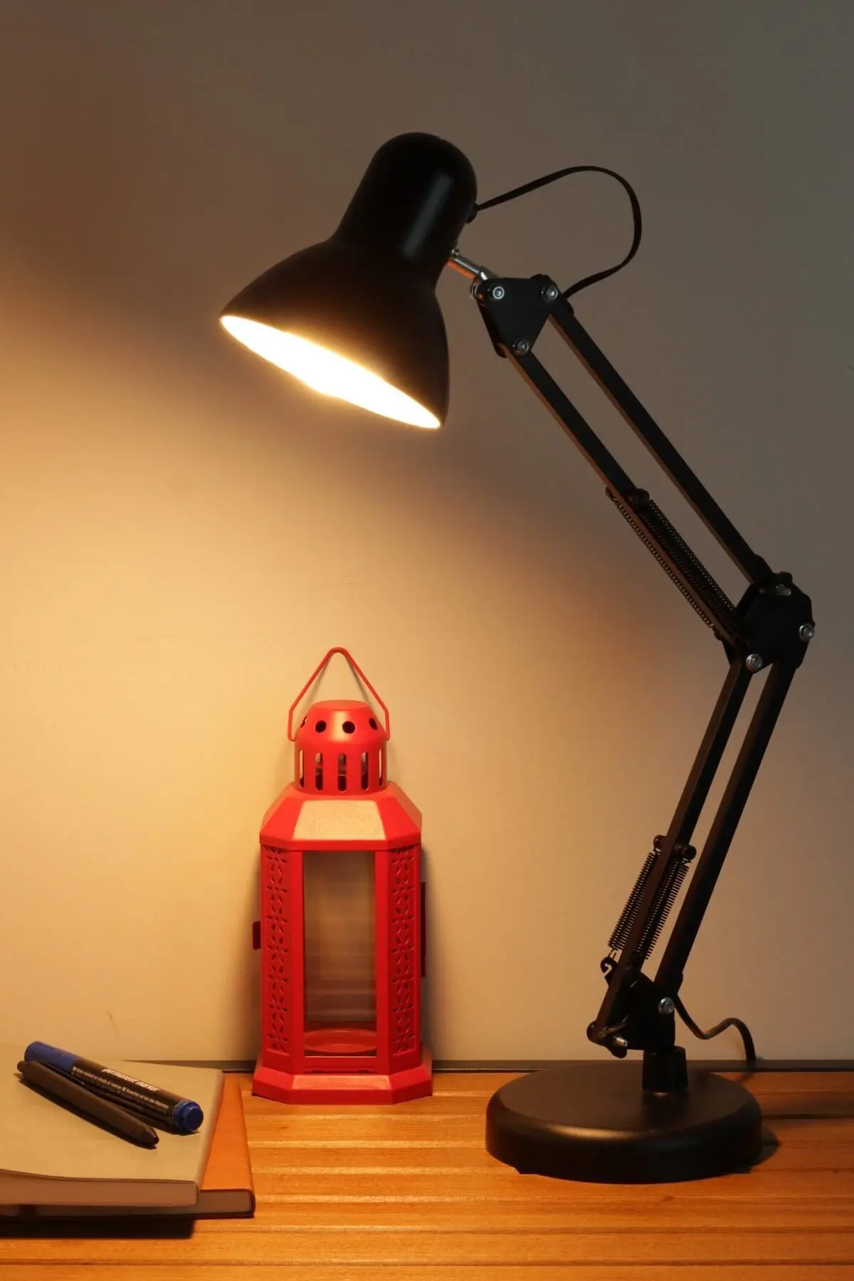 Telvesse Masa Lambası Akrobat Yaylı Metal 360° Açılı Ayarlanabilir Hareketli Çalışma Masası Lambası Siyah