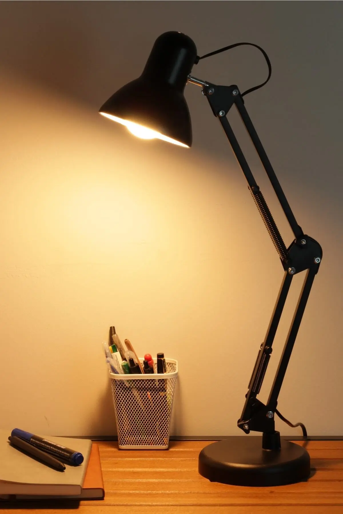 Masa Lambası Akrobat Yaylı Metal 360° Açılı Ayarlanabilir Hareketli Çalışma Masası Lambası Siyah