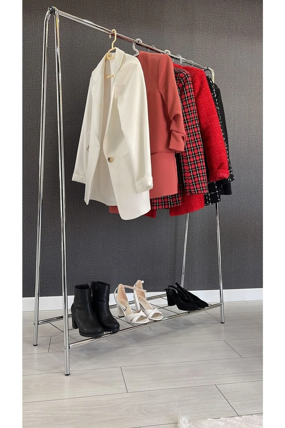 Oval Telli Krom Ayaklı Elbise Askılığı Elbise Askılığı Büyük