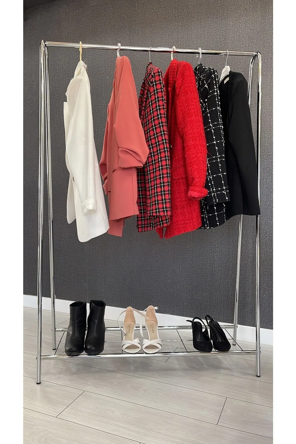 Oval Telli Krom Ayaklı Elbise Askılığı Elbise Askılığı Büyük