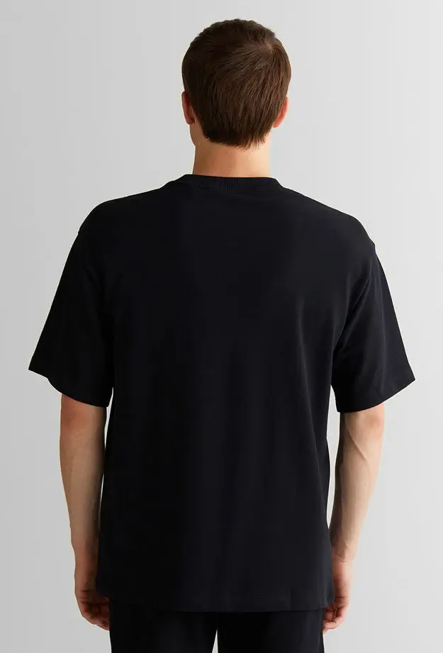 GANT Erkek Siyah Relaxed Fit Bisiklet Yaka Logolu T-Shirt