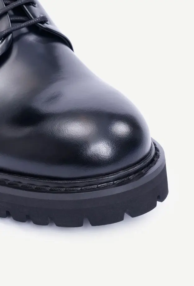 YARGICI Kalın Tabanlı Bağcıklı Deri Düz Ayakkabı