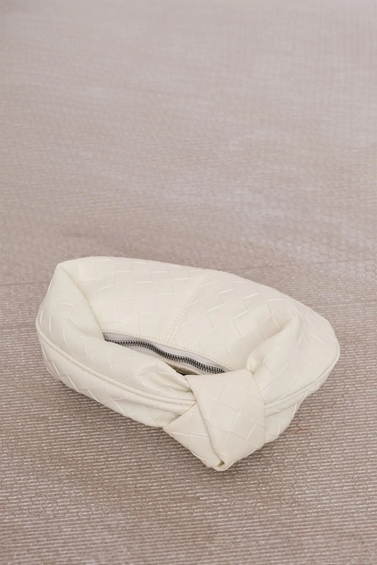 Kadın Mini Jordie El Çantası Örgülü Kırık Beyaz Bttg