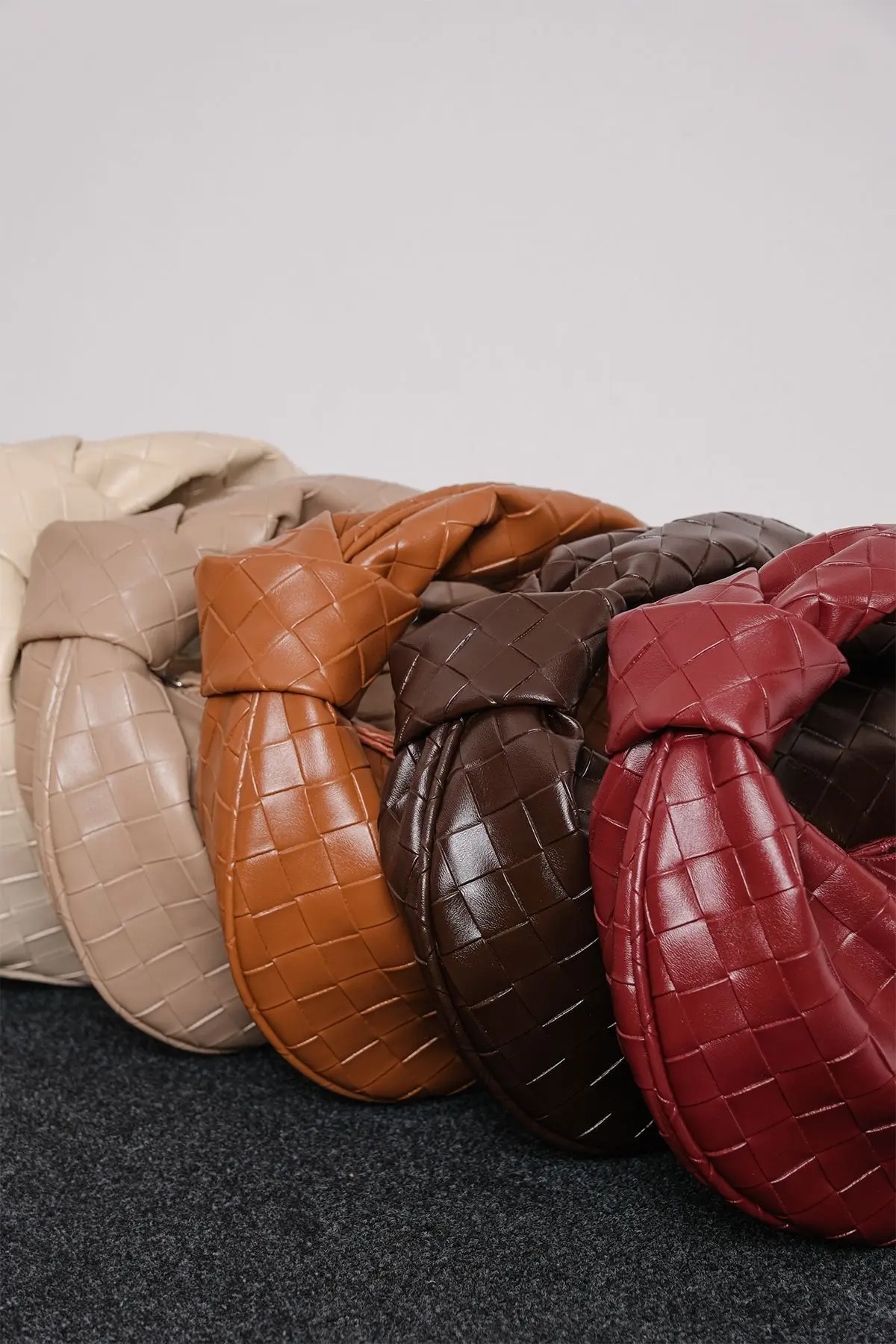 Kadın Mini Jordie El Çantası Örgülü Kırık Beyaz Bttg