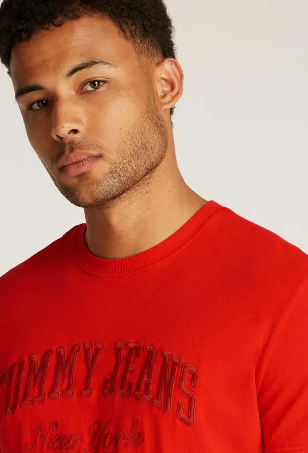 Tommy Jeans Reg Vintage Varsity Erkek Kırmızı T-Shirt