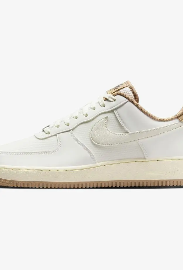 Nike Air Force 1 '07 LV8 Erkek Beyaz Spor Ayakkabı