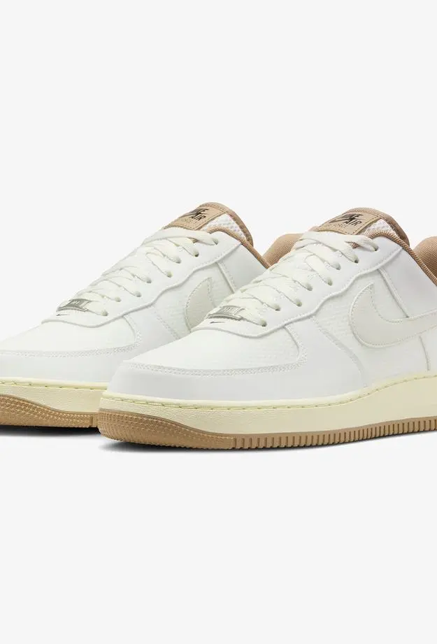 Nike Air Force 1 '07 LV8 Erkek Beyaz Spor Ayakkabı
