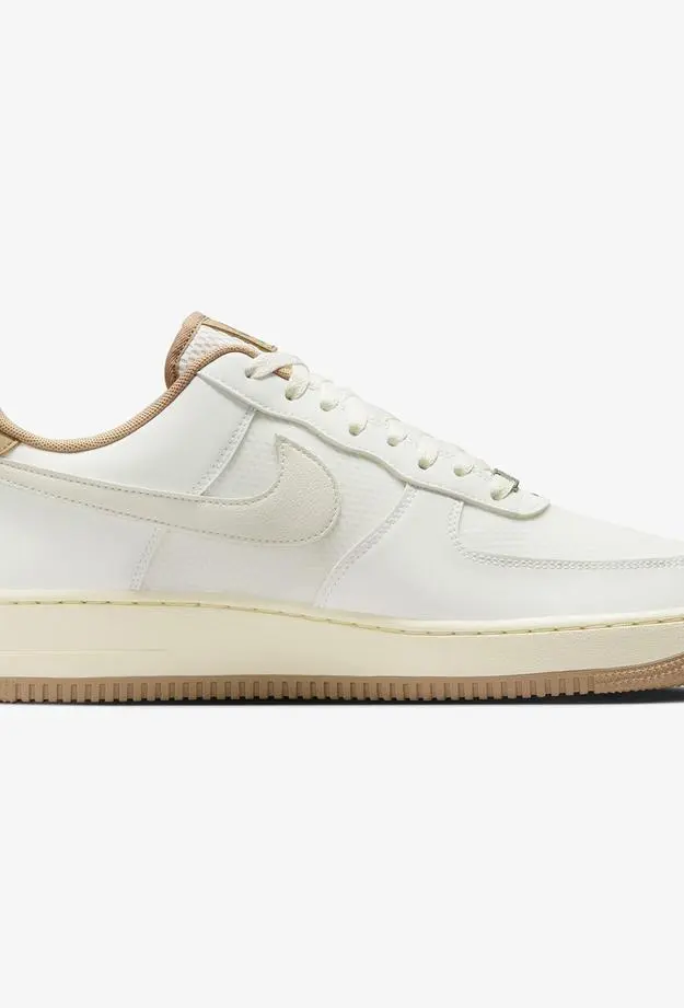 Nike Air Force 1 '07 LV8 Erkek Beyaz Spor Ayakkabı