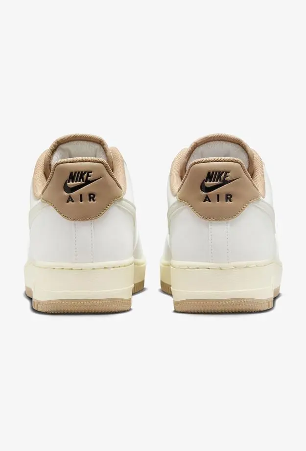Nike Air Force 1 '07 LV8 Erkek Beyaz Spor Ayakkabı