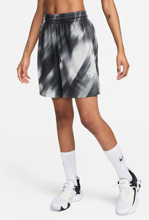 Nike Swoosh Fly Dri-FIT Kadın Siyah Şort