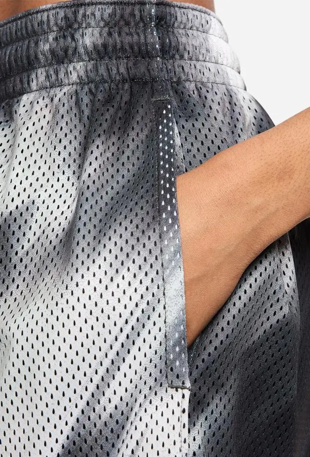 Nike Swoosh Fly Dri-FIT Kadın Siyah Şort