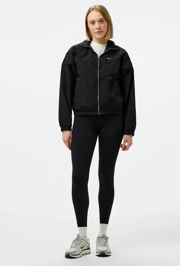 Nike Windrunner Kadın Siyah Ceket