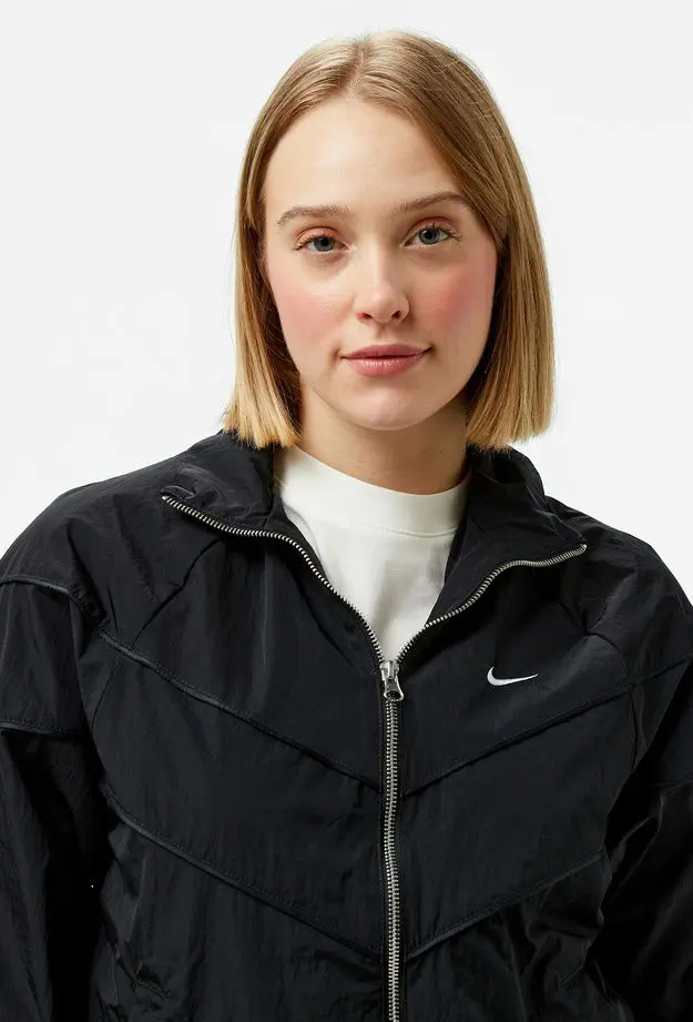 Nike Windrunner Kadın Siyah Ceket