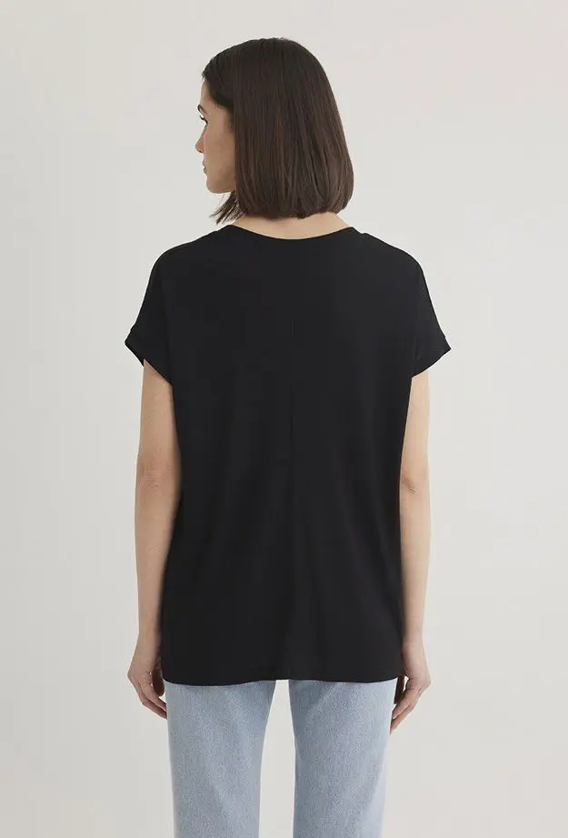 Mavi V Yaka Siyah Basic Viskoz Tişört Loose Fit / Bol Rahat Kesim 166449-900