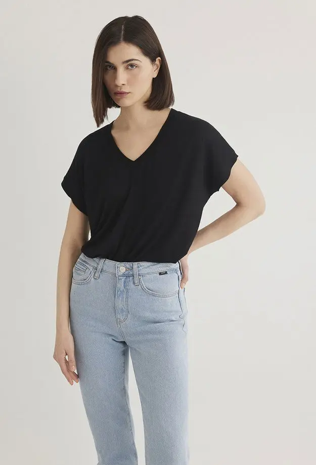 Mavi Mavi V Yaka Siyah Basic Viskoz Tişört Loose Fit / Bol Rahat Kesim 166449-900