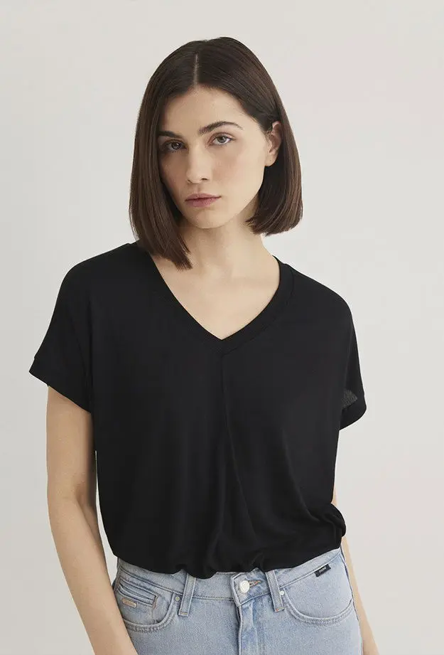 Mavi V Yaka Siyah Basic Viskoz Tişört Loose Fit / Bol Rahat Kesim 166449-900