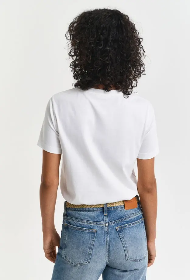 GANT Kadın Krem Regular Fit Bisiklet Yaka Logolu T-Shirt