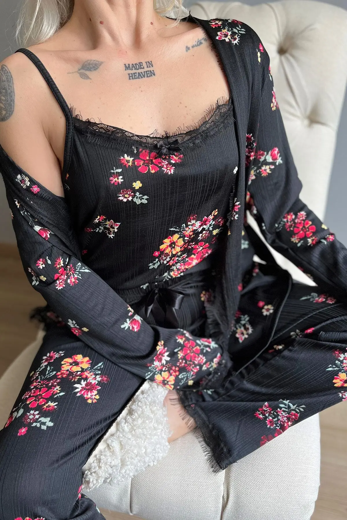Çiçek Desenli Sabahlıklı Pegasus Pijama Takımı