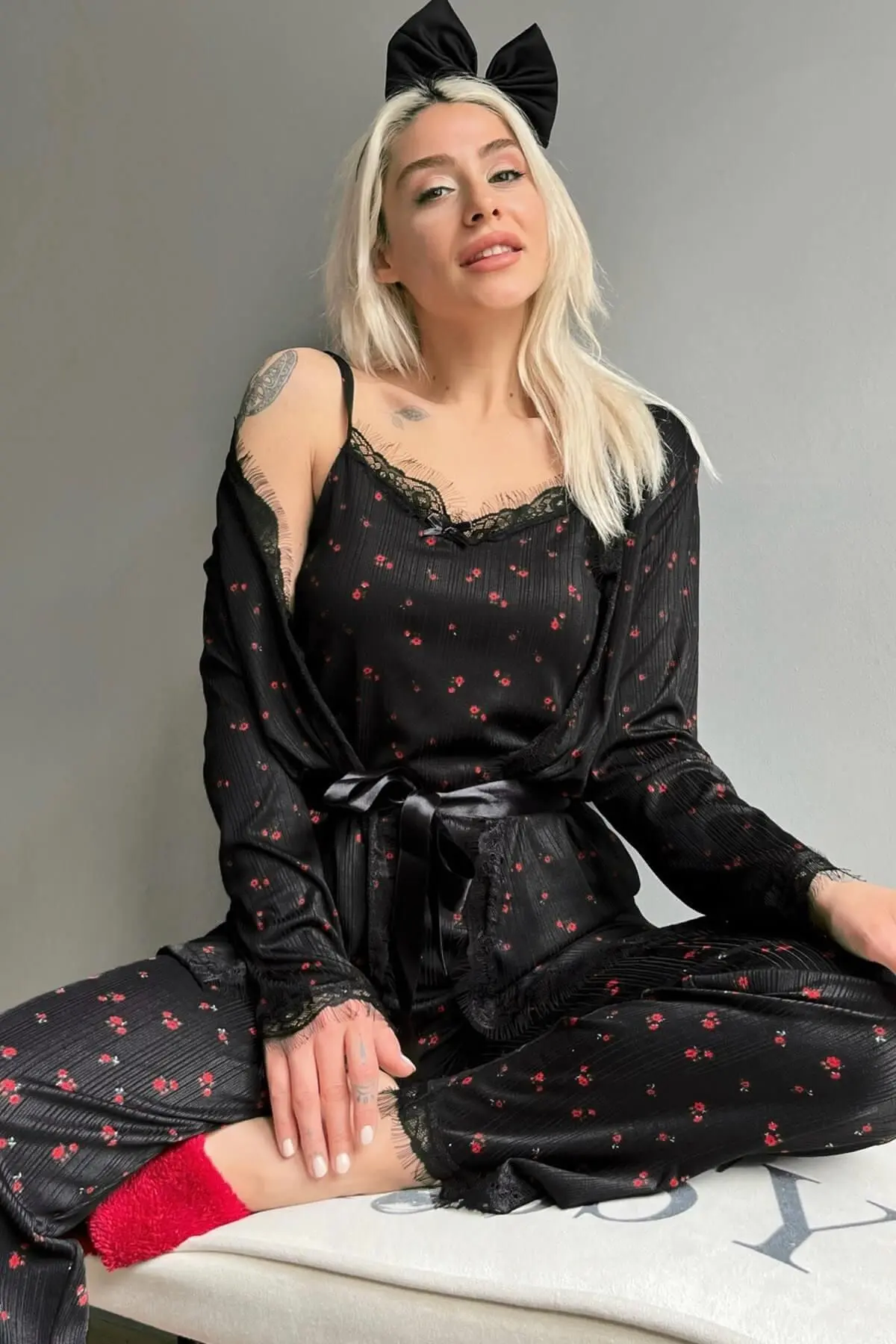 Kırmızı - Beyaz - Siyah