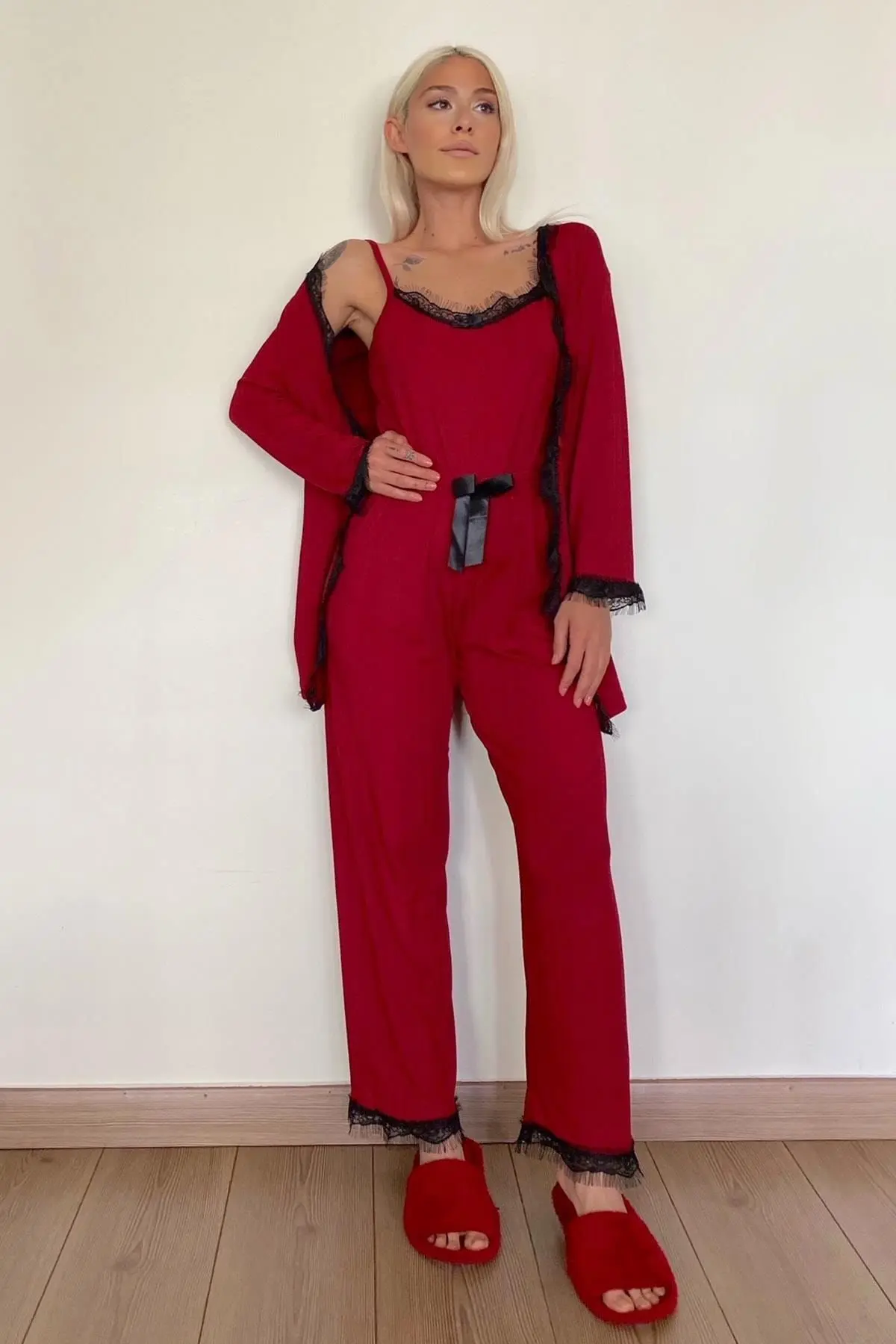 Kadın Kırmızı Desenli Sabahlıklı Pegasus Pijama Takımı