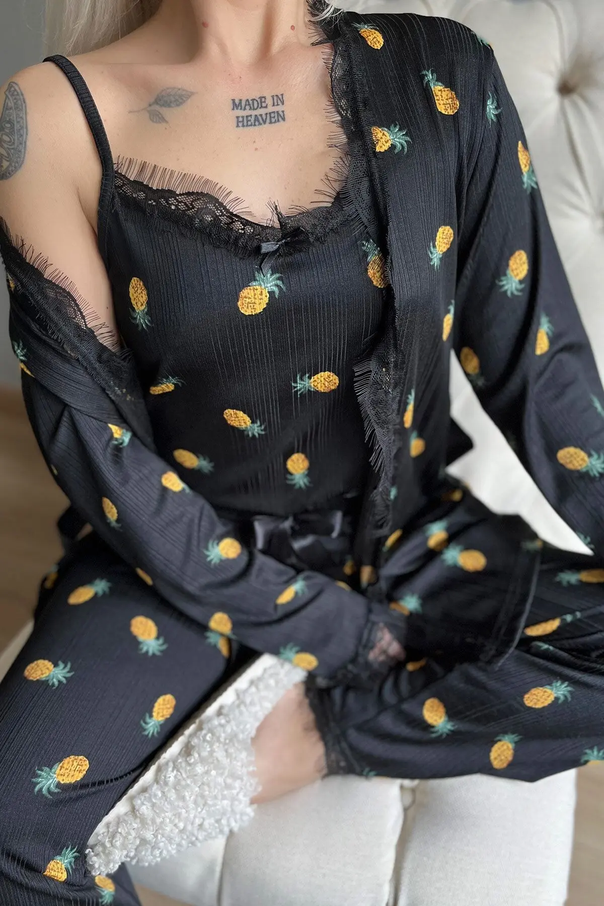 Kadın Siyah Sarı Ananas Desenli Sabahlıklı Pegasus Pijama Takımı