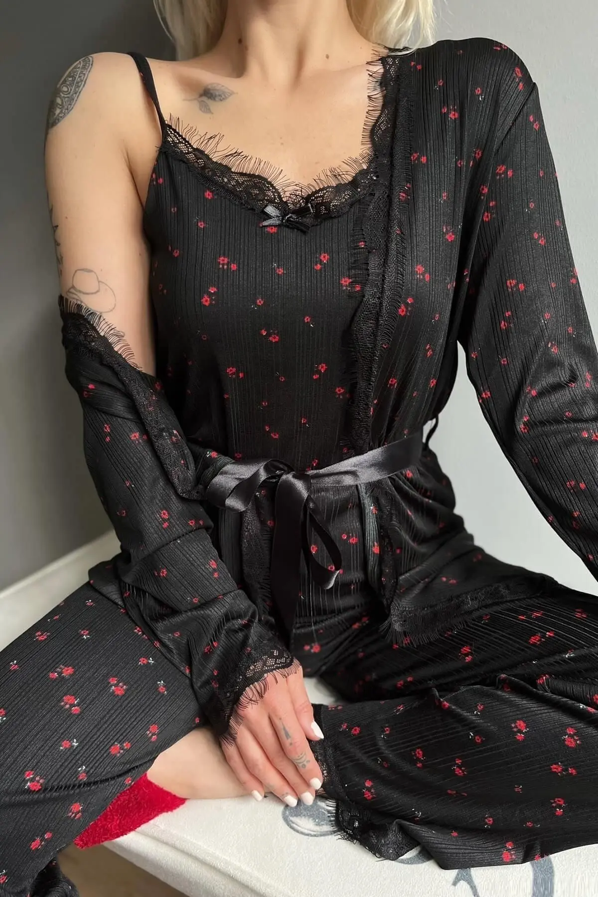 Minimal Çiçek Desenli Sabahlıklı Pegasus Pijama Takımı