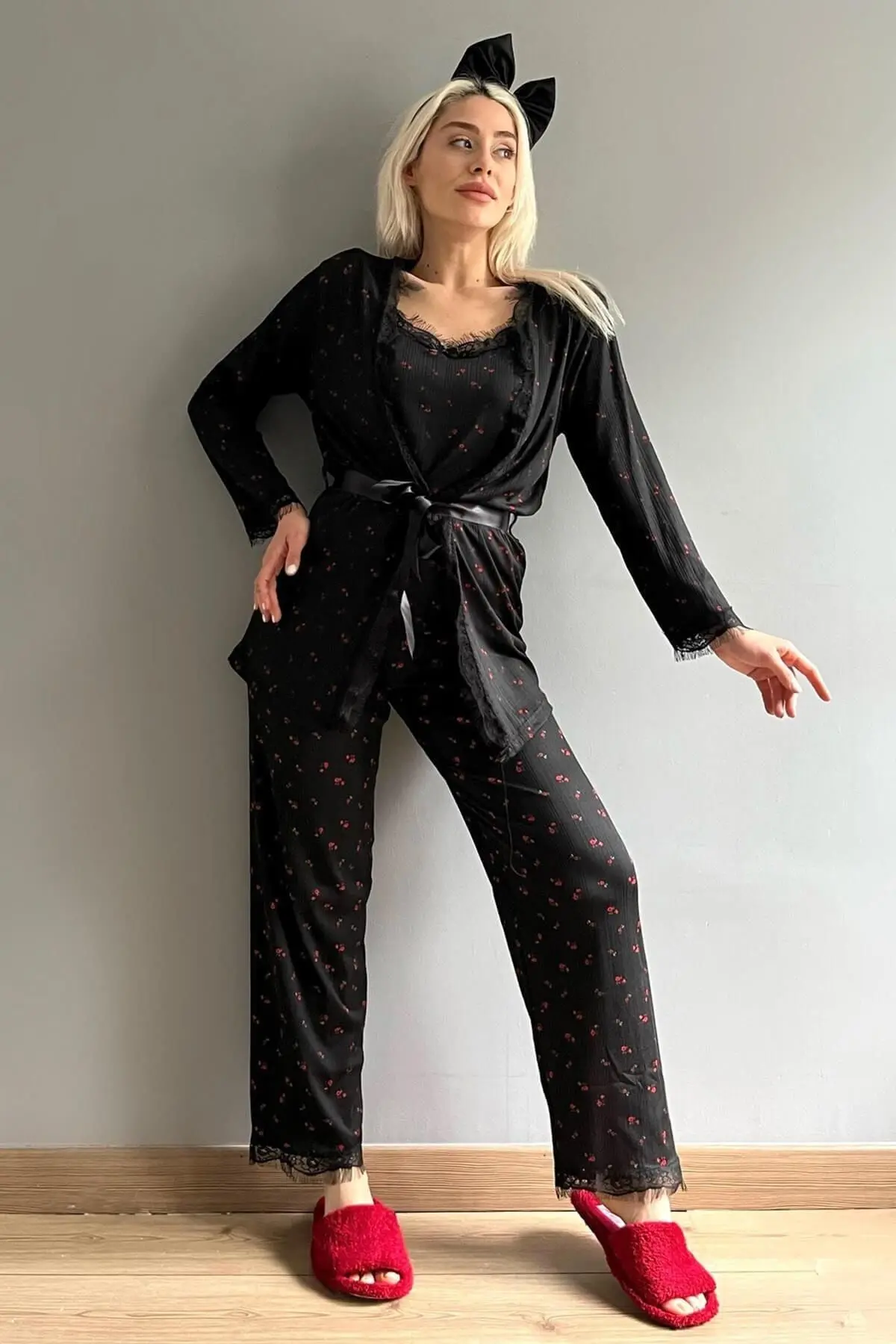 Minimal Çiçek Desenli Sabahlıklı Pegasus Pijama Takımı