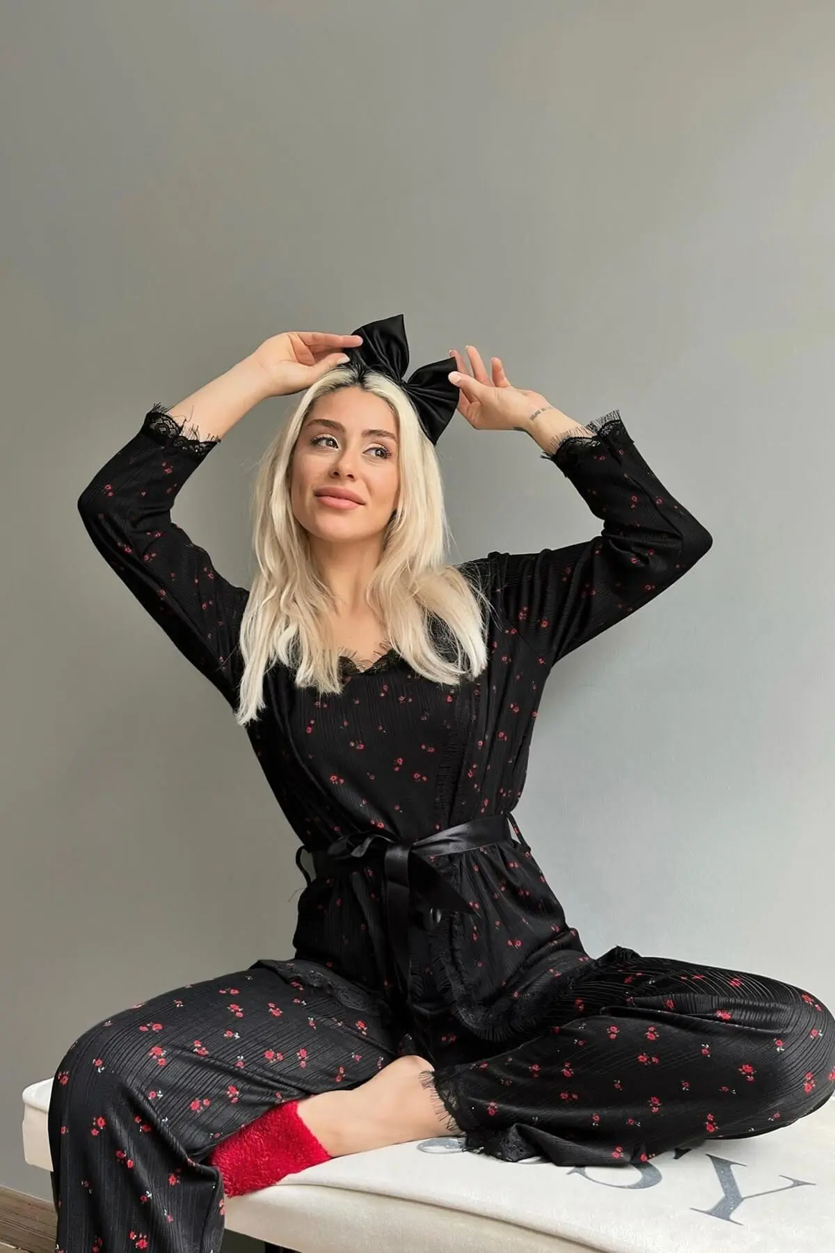 Minimal Çiçek Desenli Sabahlıklı Pegasus Pijama Takımı
