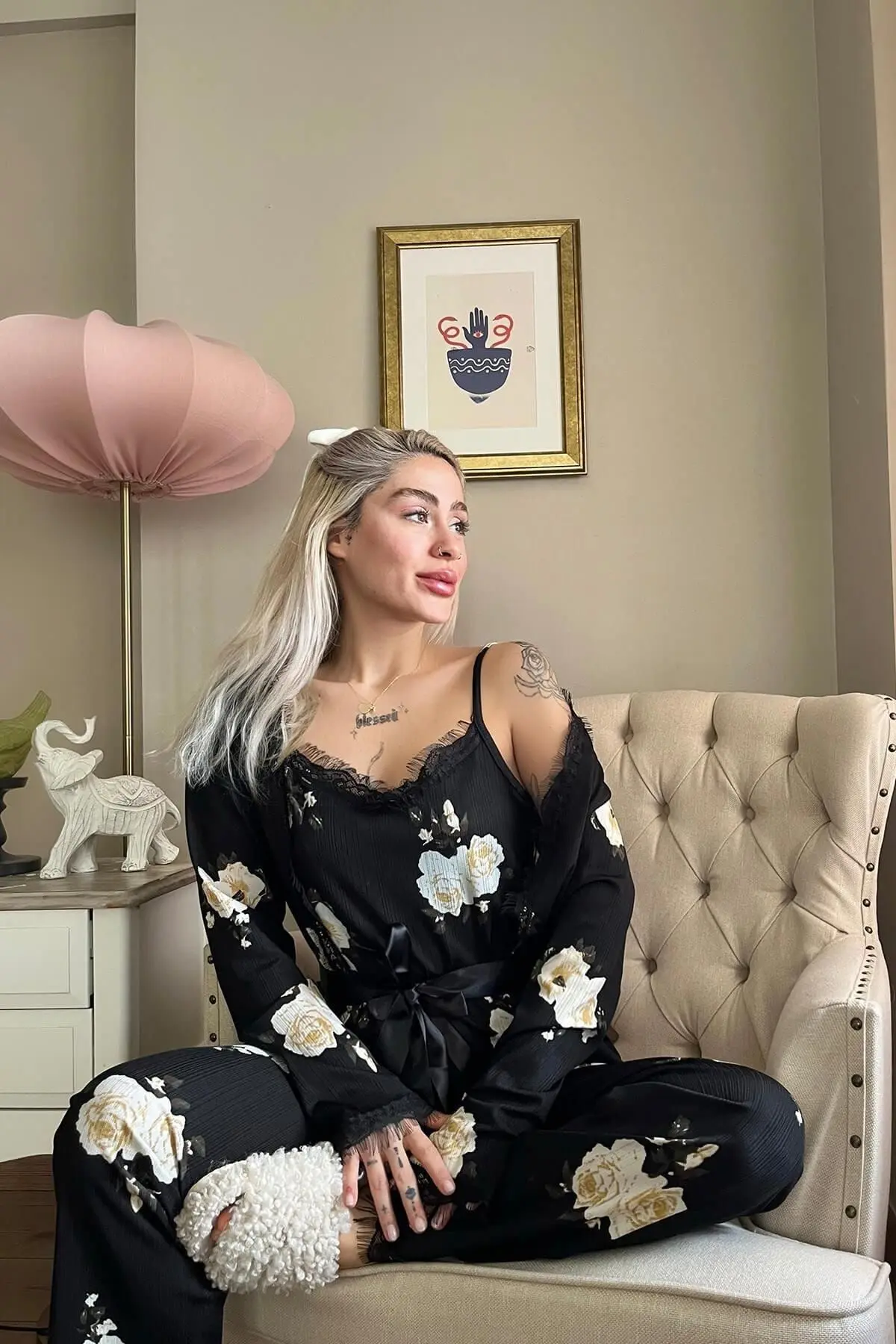 Krem Çiçek Desenli Sabahlıklı Pegasus Pijama Takımı