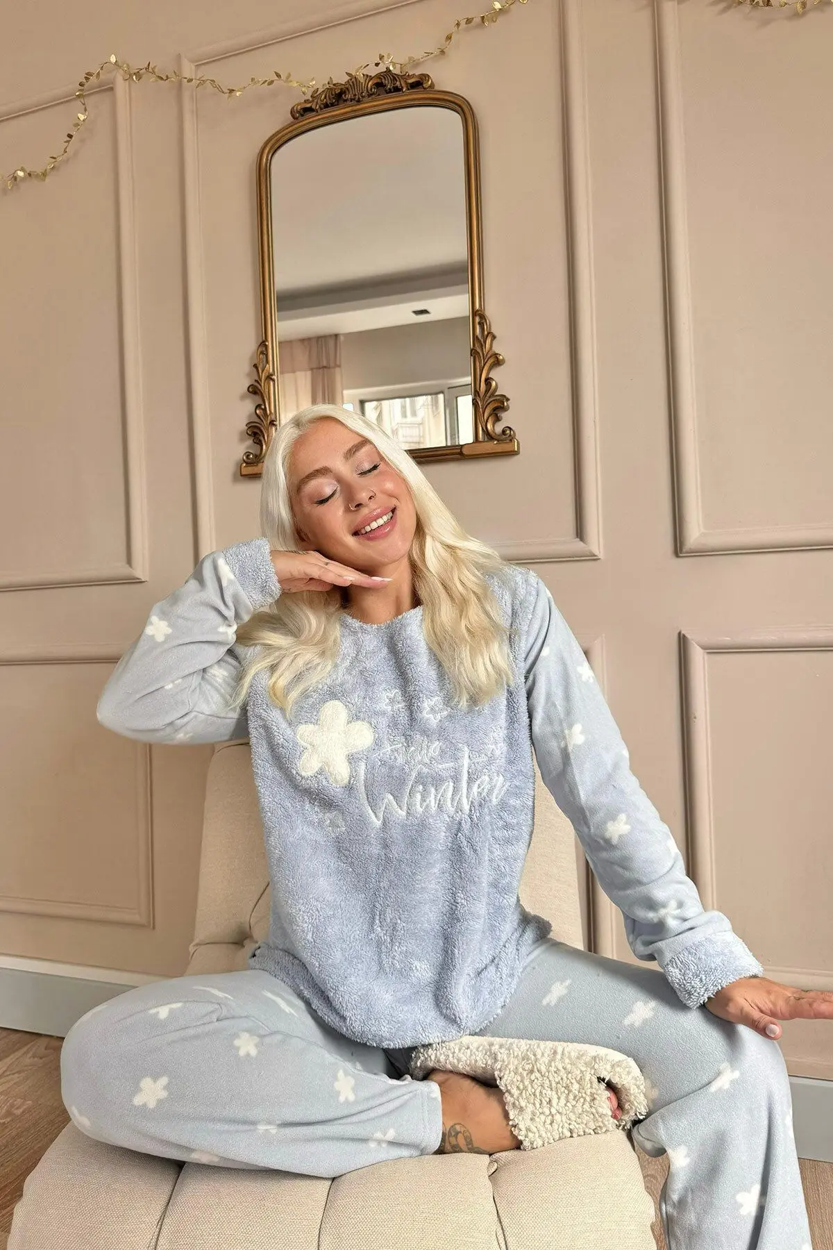 Kadın Mavi Hello Winter Desenli Peluş Pijama Takımı