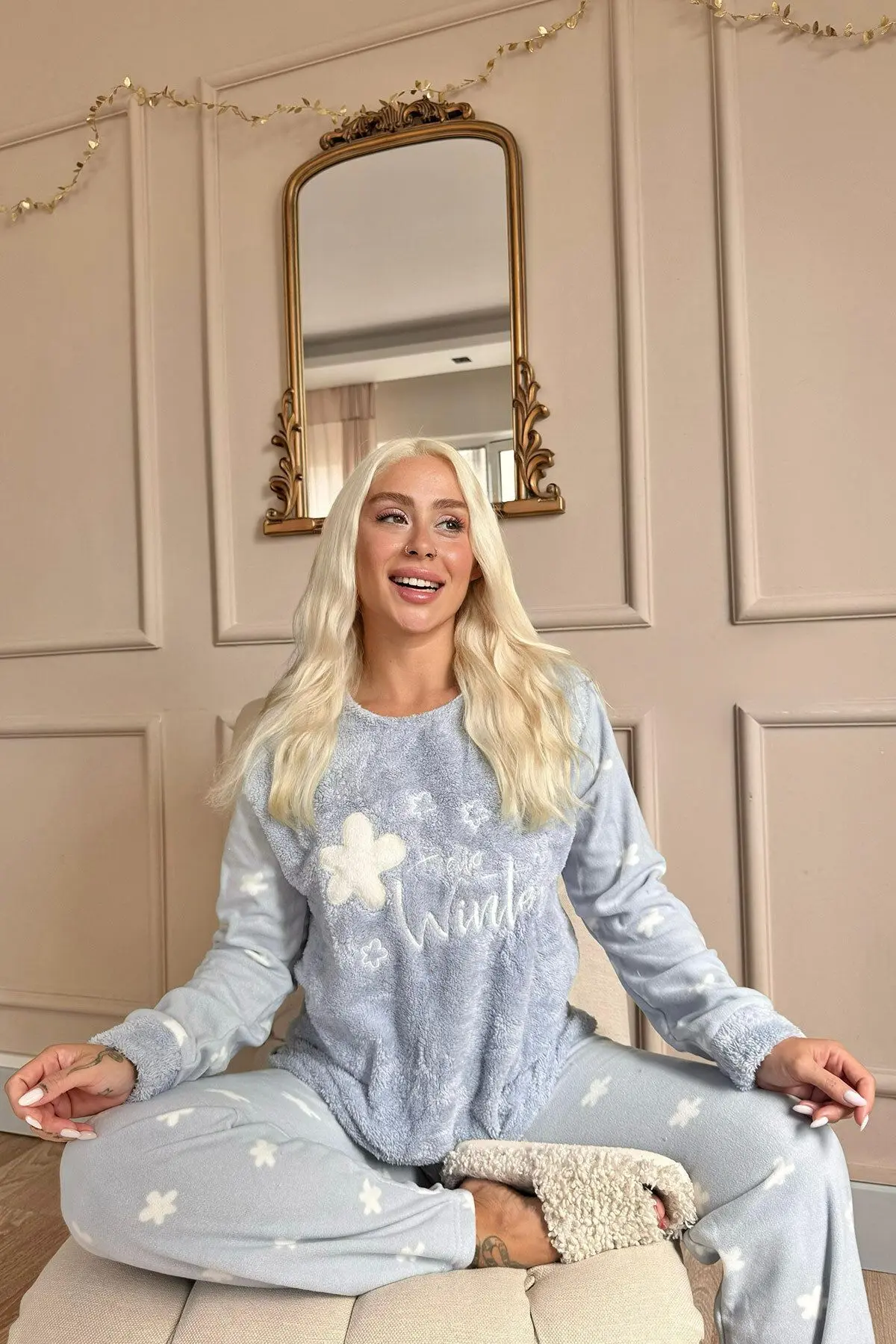Kadın Mavi Hello Winter Desenli Peluş Pijama Takımı