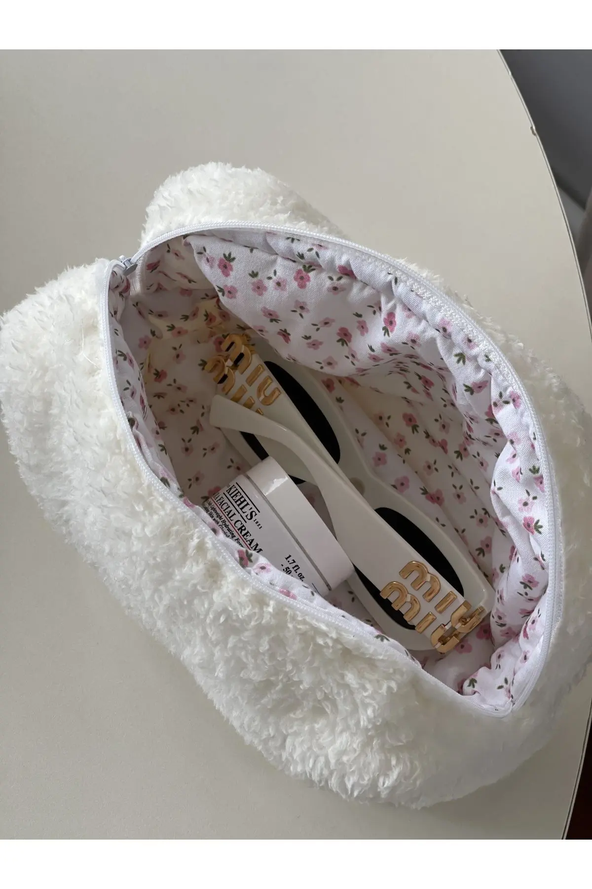 Beyaz Kürklü Peluş Makyaj Çantası Büyük Boy