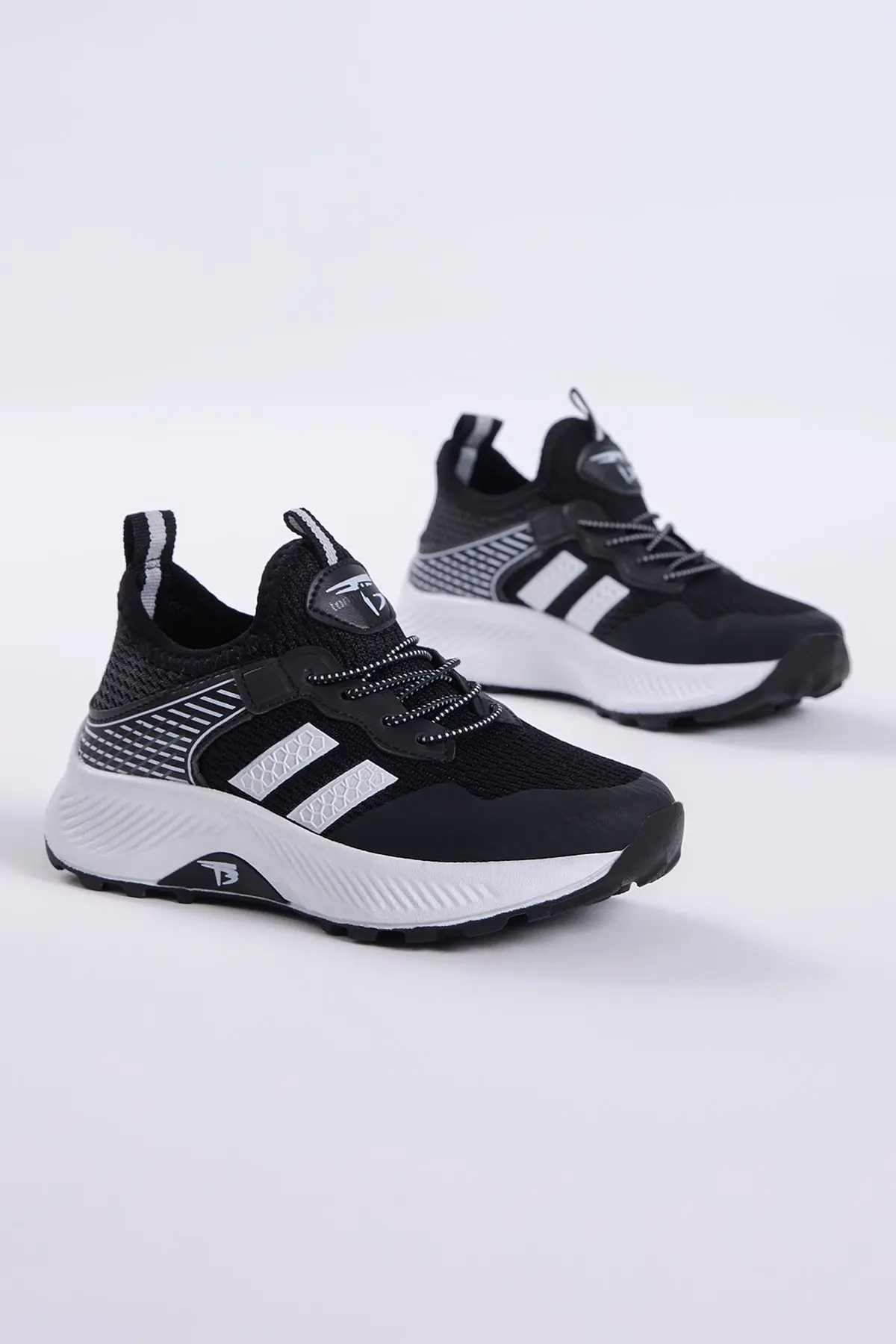 Tonny Black Çocuk Unisex Siyah Beyaz Rahat Kalıp Nefes Alabilen Kumaş Bağcıklı Sneaker