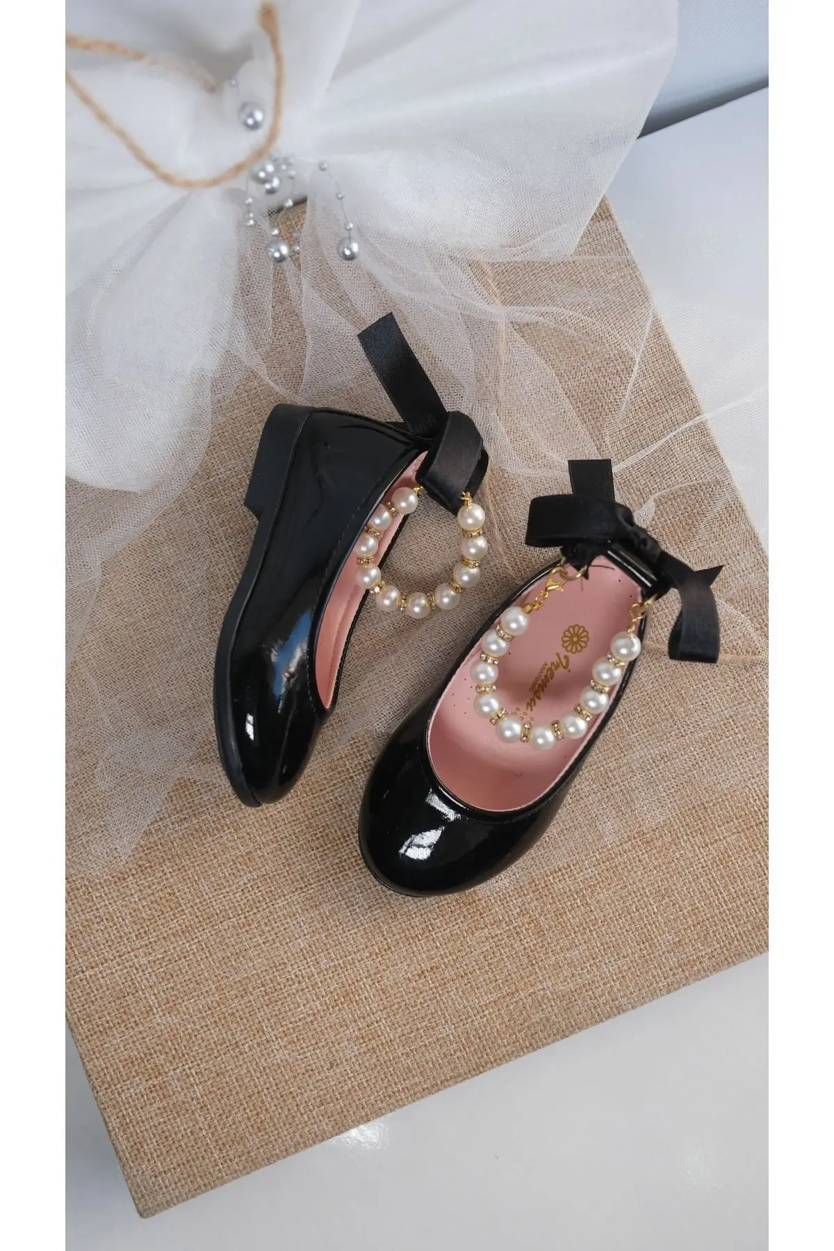 Kız Çocuk Parlak Siyah Bileği İncili Babet