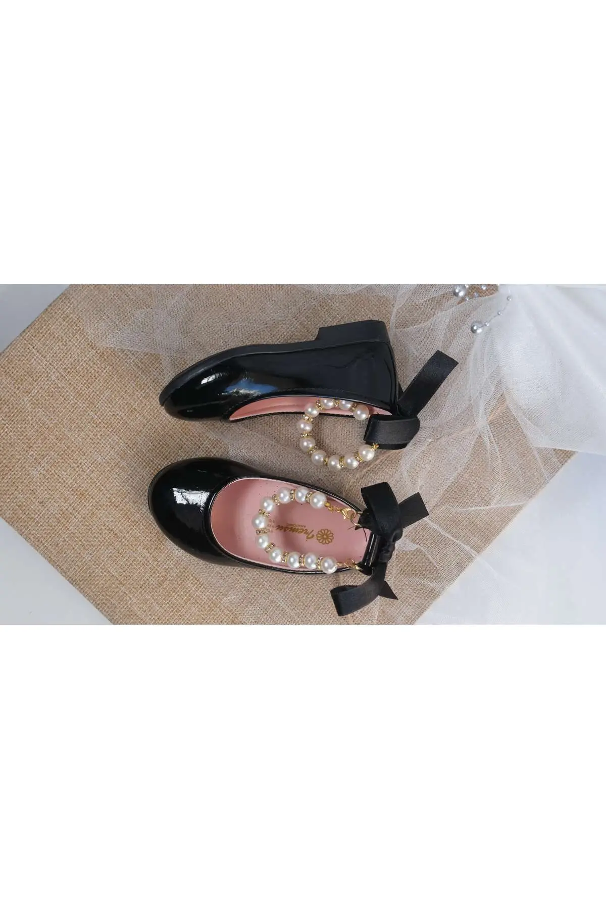 Kız Çocuk Parlak Siyah Bileği İncili Babet