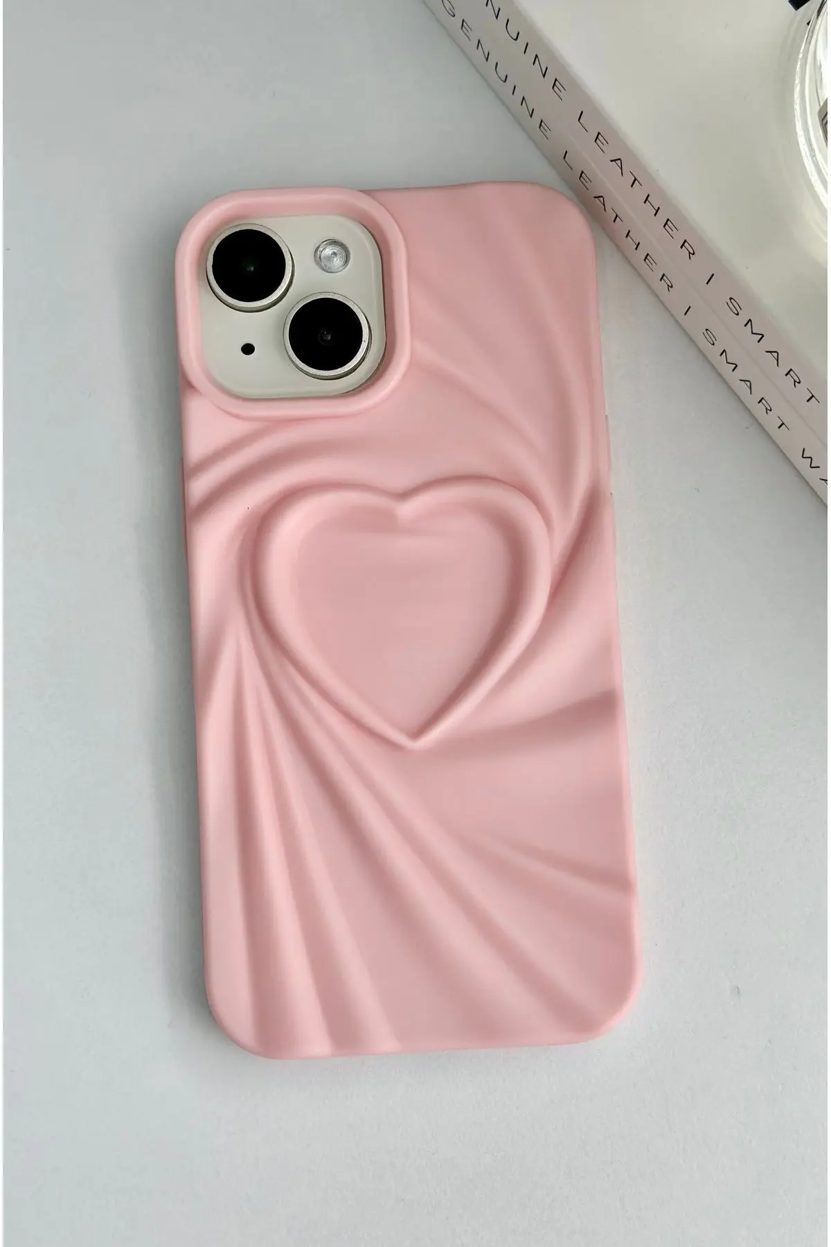 Apple Iphone 13 - 14 - 15  Uyumlu 3D Mat Saten Kalp Kabartma Desenli Darbe Önleyici Silikon Kılıf